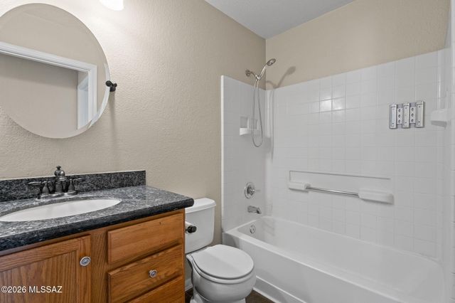 13368 E Almond Crest Drive, Vail, AZ 85641