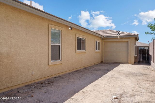 13368 E Almond Crest Drive, Vail, AZ 85641