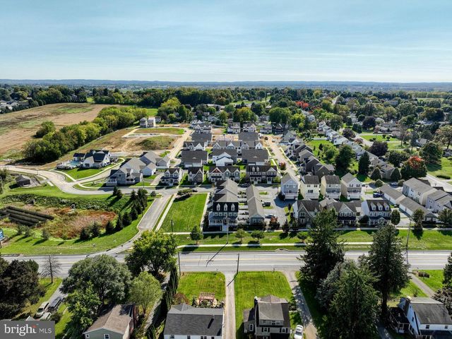 2234 COACH LIGHT LN, Lancaster, PA 17601