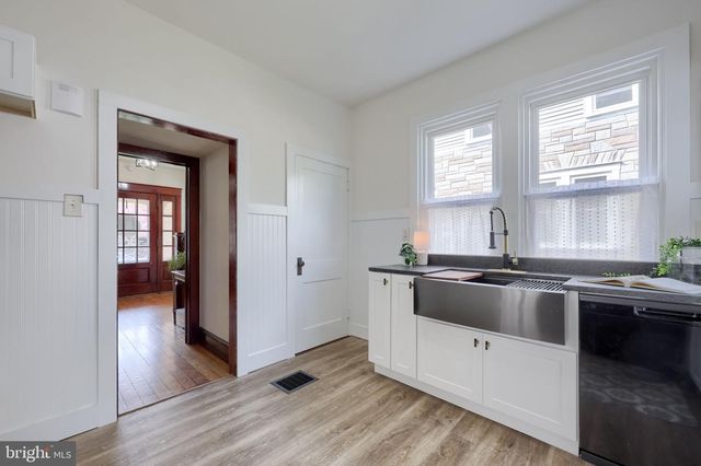 631 S BROAD ST, Lititz, PA 17543