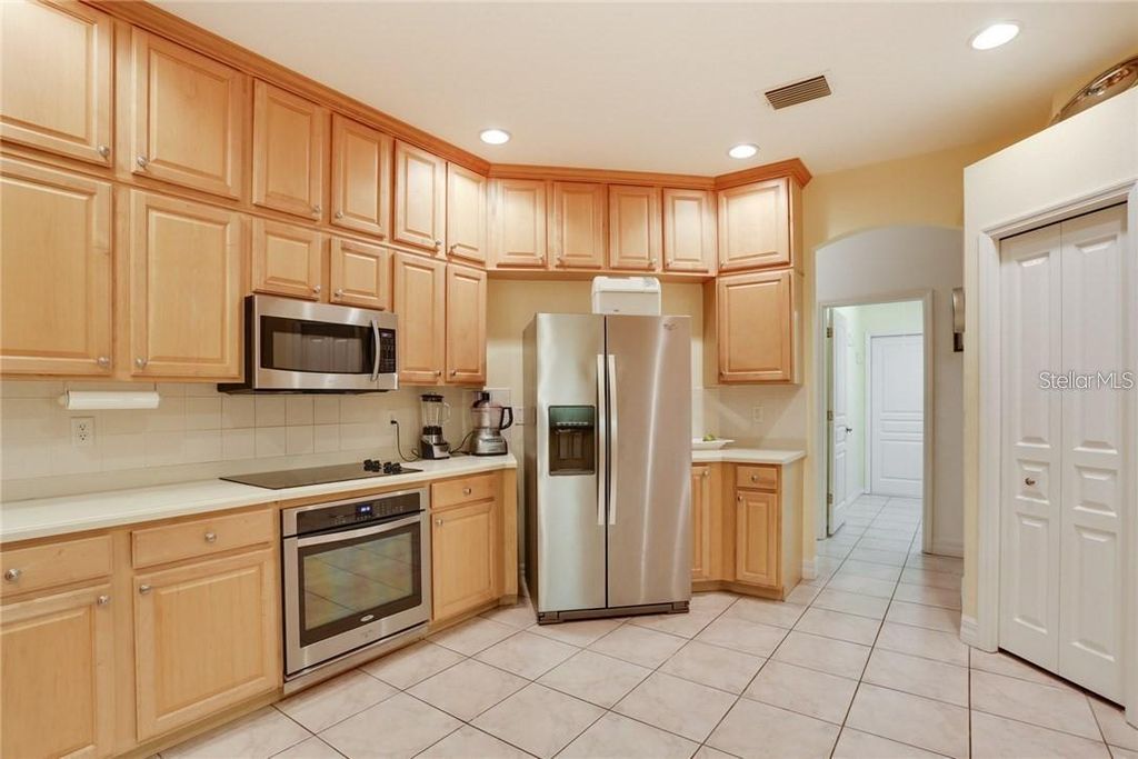 Image 20 of property listing at 6020 CATLIN DRIVE, Tampa, FL 33647