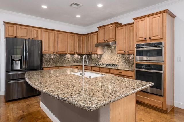 612 Plum Creek Ct, Folsom, CA 95630