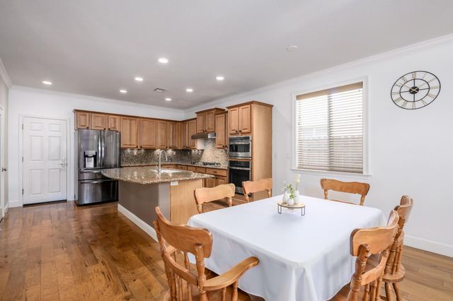 612 Plum Creek Ct, Folsom, CA 95630