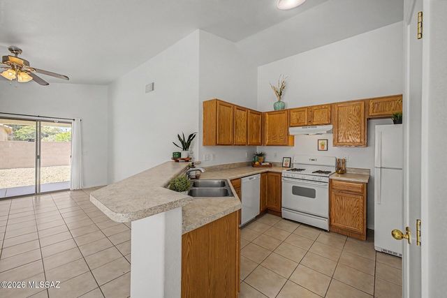 10486 E Dusky Willow Drive, Tucson, AZ 85747