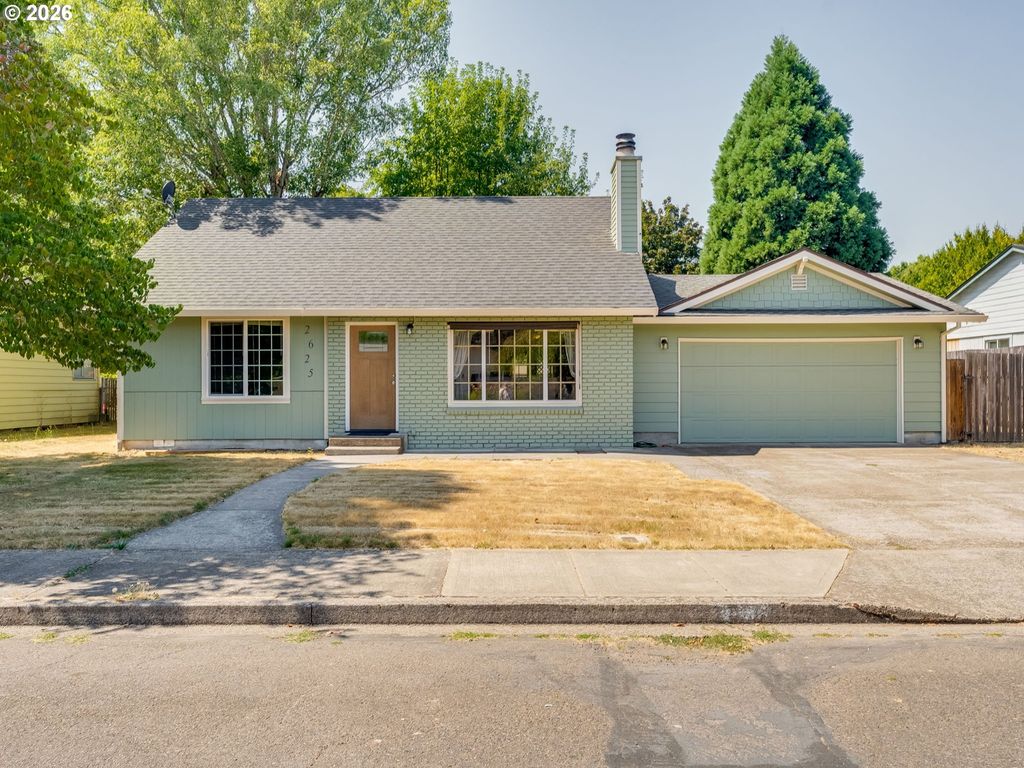 Image 1 of property listing at 2625 Ne HEMBREE St, Mc Minnville, OR 97128