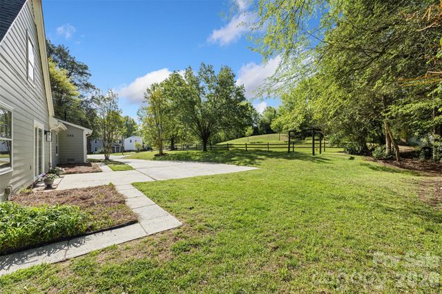 7456 Crowflock Court, Charlotte, NC 28226