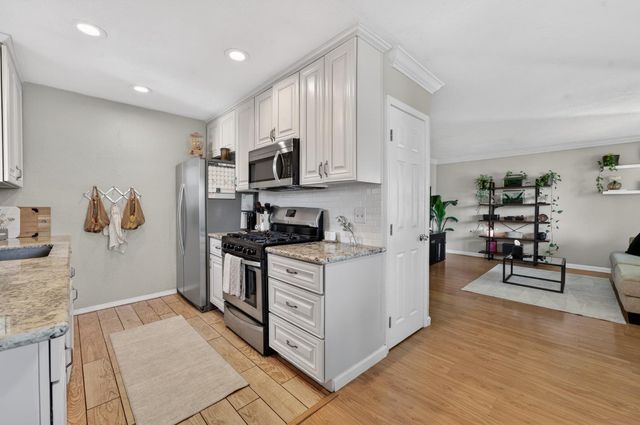 648 Q St, Rio Linda, CA 95673