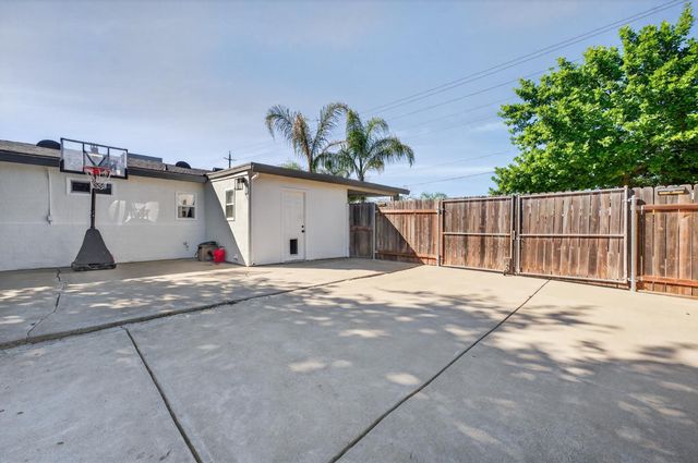 648 Q St, Rio Linda, CA 95673
