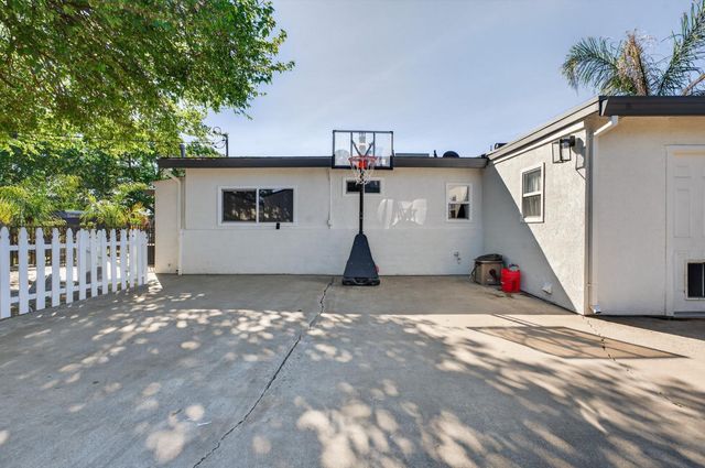 648 Q St, Rio Linda, CA 95673