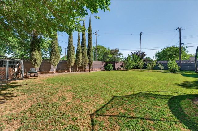 648 Q St, Rio Linda, CA 95673