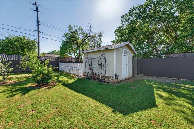 648 Q St, Rio Linda, CA 95673