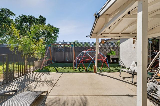 648 Q St, Rio Linda, CA 95673