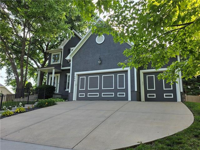 200 Shoreline Drive, Louisburg, KS 66053