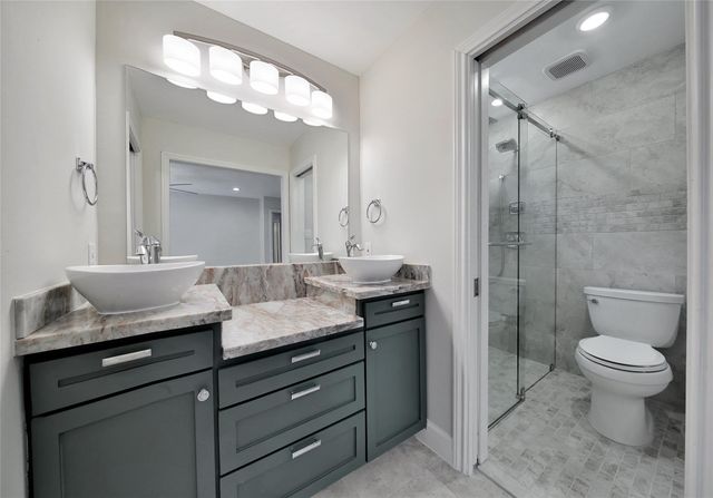 32 E Lance Leaf Road, The Woodlands, TX 77381