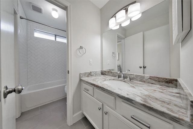 32 E Lance Leaf Road, The Woodlands, TX 77381