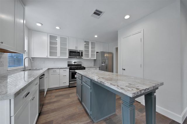 32 E Lance Leaf Road, The Woodlands, TX 77381