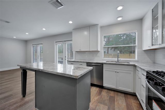 32 E Lance Leaf Road, The Woodlands, TX 77381