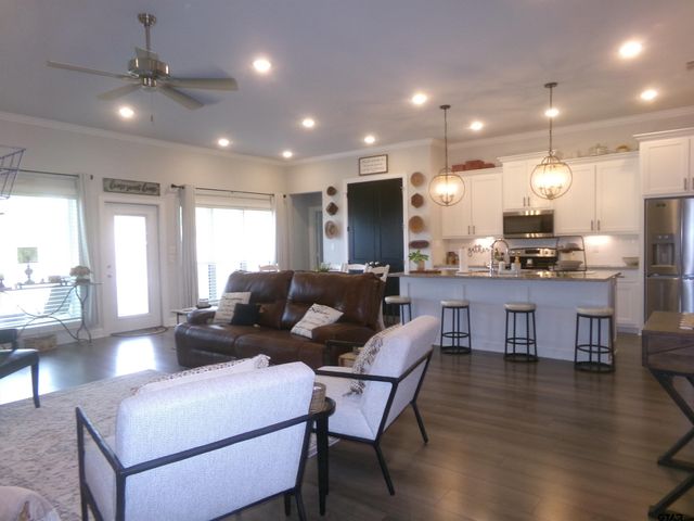 11322 Windsor Park Dr, Tyler, TX 75709