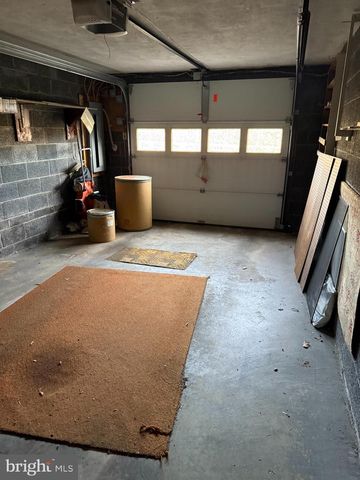 337 LINDEN LN, Reading, PA 19611