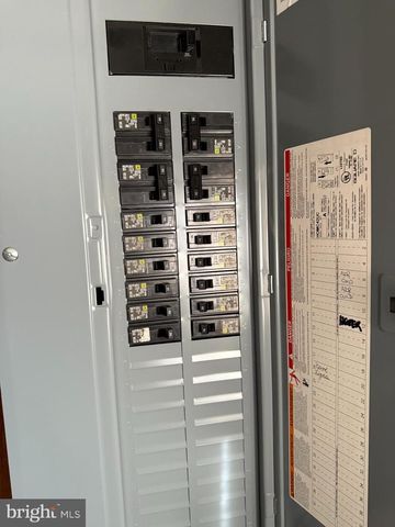 337 LINDEN LN, Reading, PA 19611