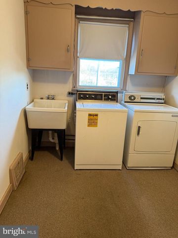 337 LINDEN LN, Reading, PA 19611