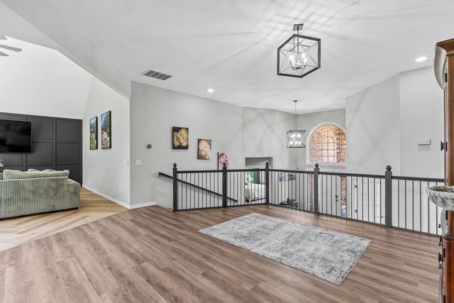 2364 S Forrest Heights Avenue, Springfield, MO 65809