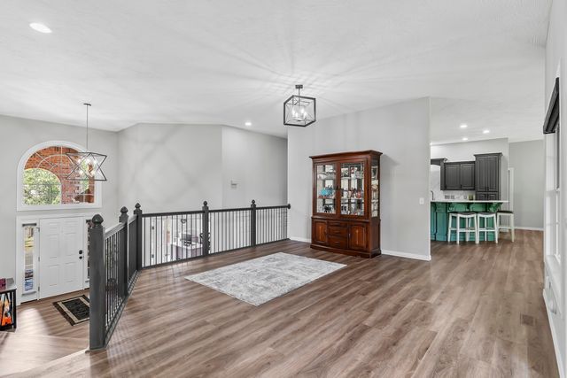 2364 S Forrest Heights Avenue, Springfield, MO 65809