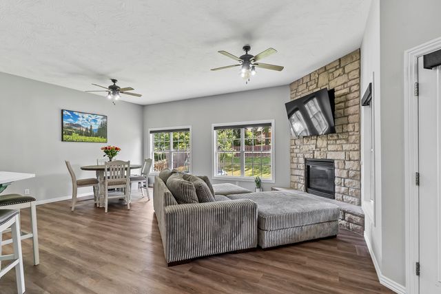 2364 S Forrest Heights Avenue, Springfield, MO 65809