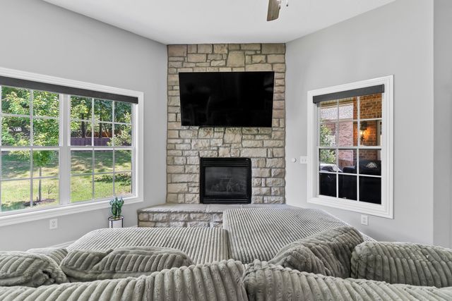 2364 S Forrest Heights Avenue, Springfield, MO 65809