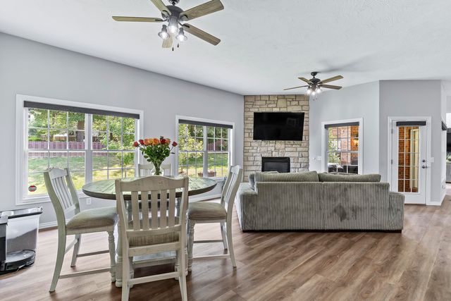 2364 S Forrest Heights Avenue, Springfield, MO 65809