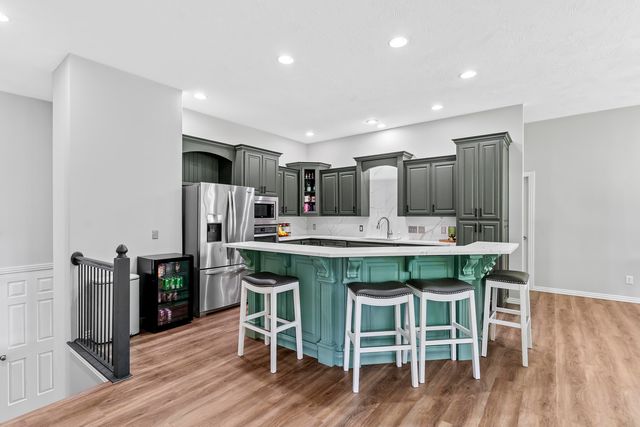 2364 S Forrest Heights Avenue, Springfield, MO 65809