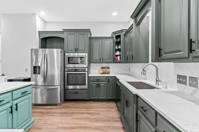 2364 S Forrest Heights Avenue, Springfield, MO 65809