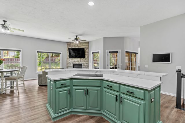 2364 S Forrest Heights Avenue, Springfield, MO 65809