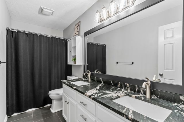 2364 S Forrest Heights Avenue, Springfield, MO 65809