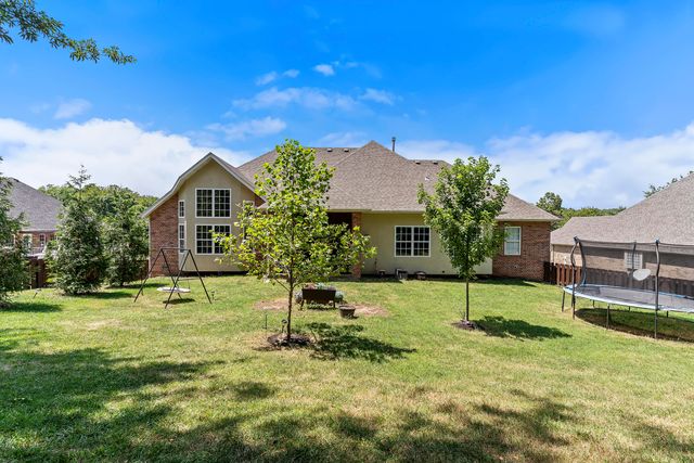 2364 S Forrest Heights Avenue, Springfield, MO 65809