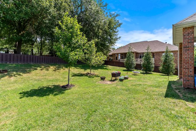 2364 S Forrest Heights Avenue, Springfield, MO 65809