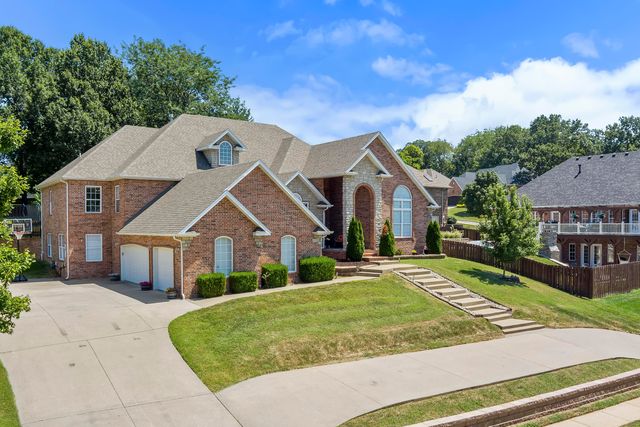 2364 S Forrest Heights Avenue, Springfield, MO 65809