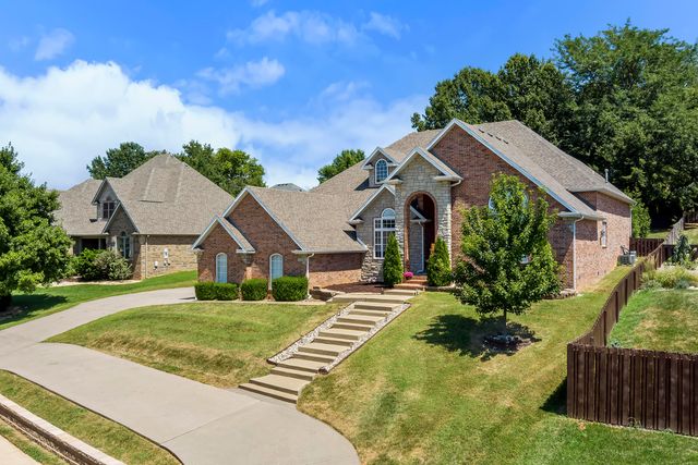 2364 S Forrest Heights Avenue, Springfield, MO 65809