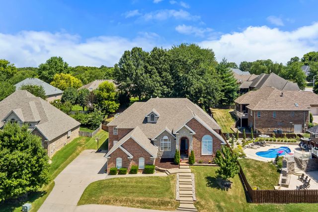2364 S Forrest Heights Avenue, Springfield, MO 65809