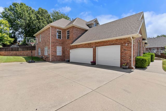 2364 S Forrest Heights Avenue, Springfield, MO 65809