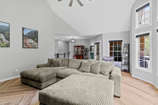 2364 S Forrest Heights Avenue, Springfield, MO 65809