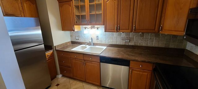 1122 N Clark Street 904, Chicago, IL 60610