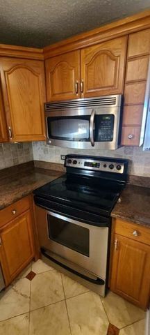 1122 N Clark Street 904, Chicago, IL 60610