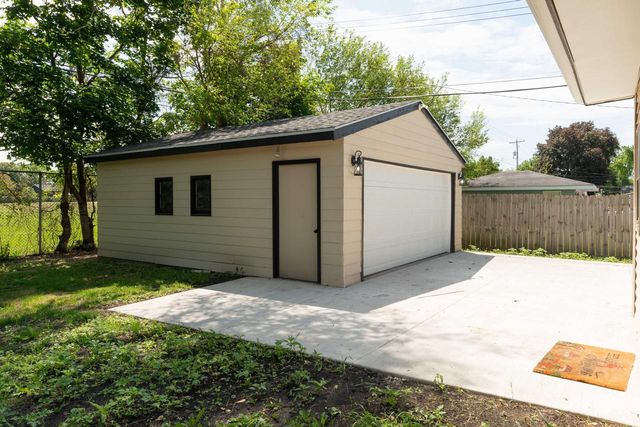 2261 Robinson DRIVE, Beloit, WI 53511