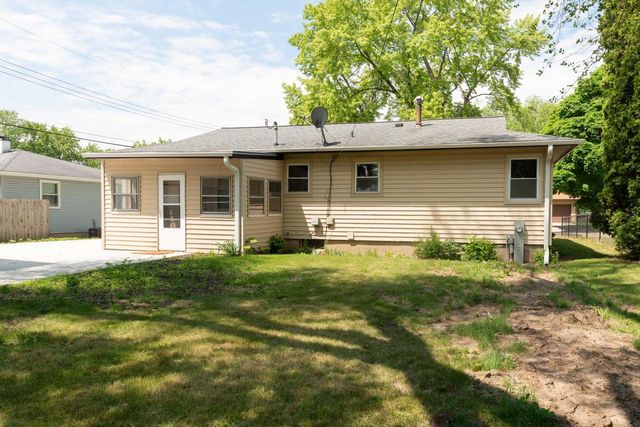 2261 Robinson DRIVE, Beloit, WI 53511