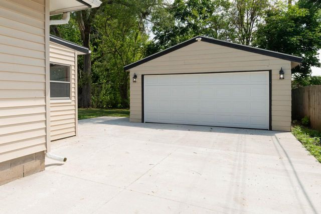 2261 Robinson DRIVE, Beloit, WI 53511