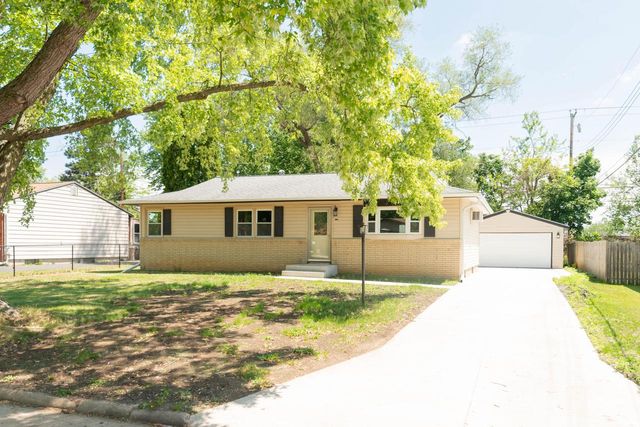 2261 Robinson DRIVE, Beloit, WI 53511