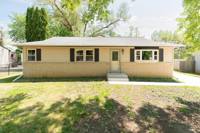 2261 Robinson DRIVE, Beloit, WI 53511