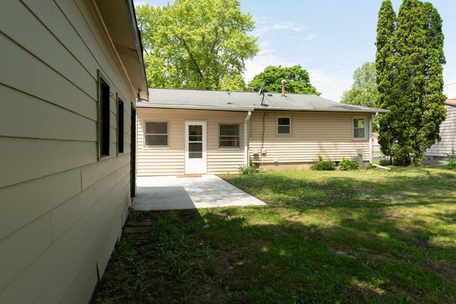 2261 Robinson DRIVE, Beloit, WI 53511