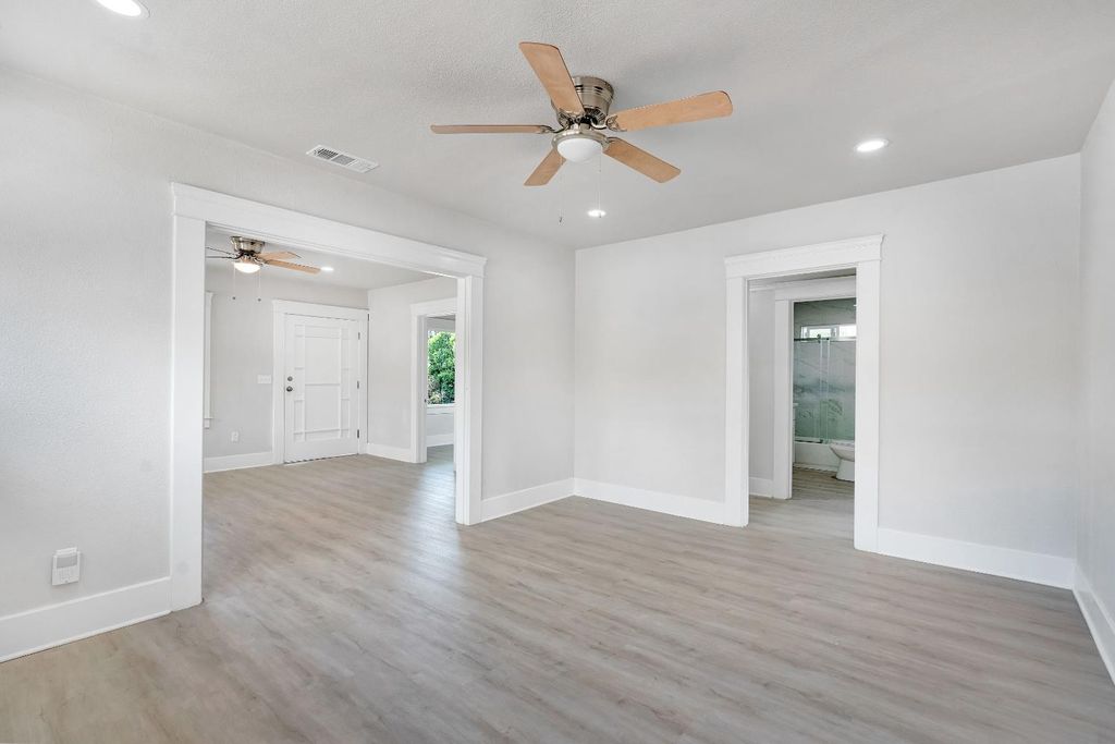 Image 11 of property listing at 3935 E Balch Avenue, Fresno, CA 93702